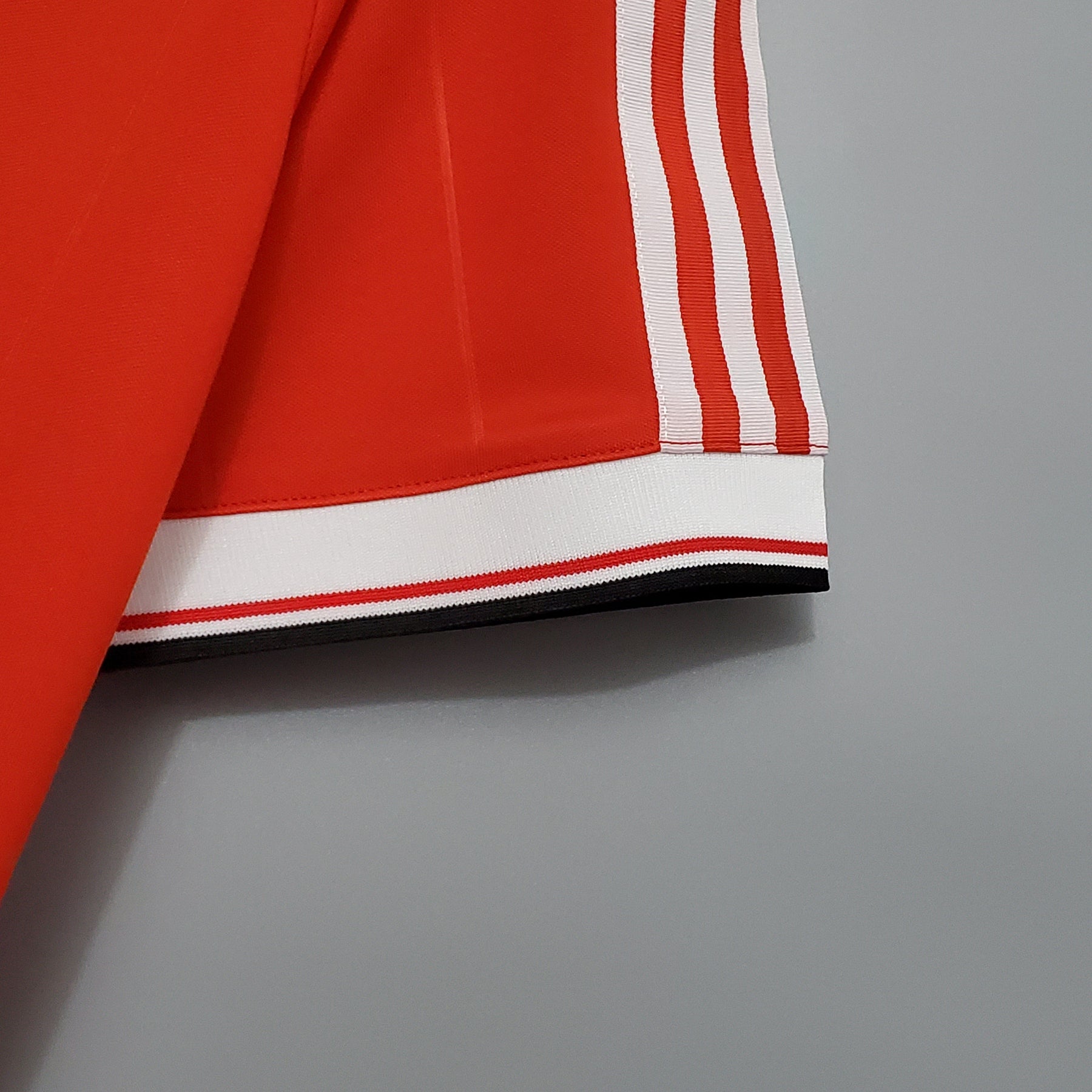 Manchester United Home Jersey 1983 Retro