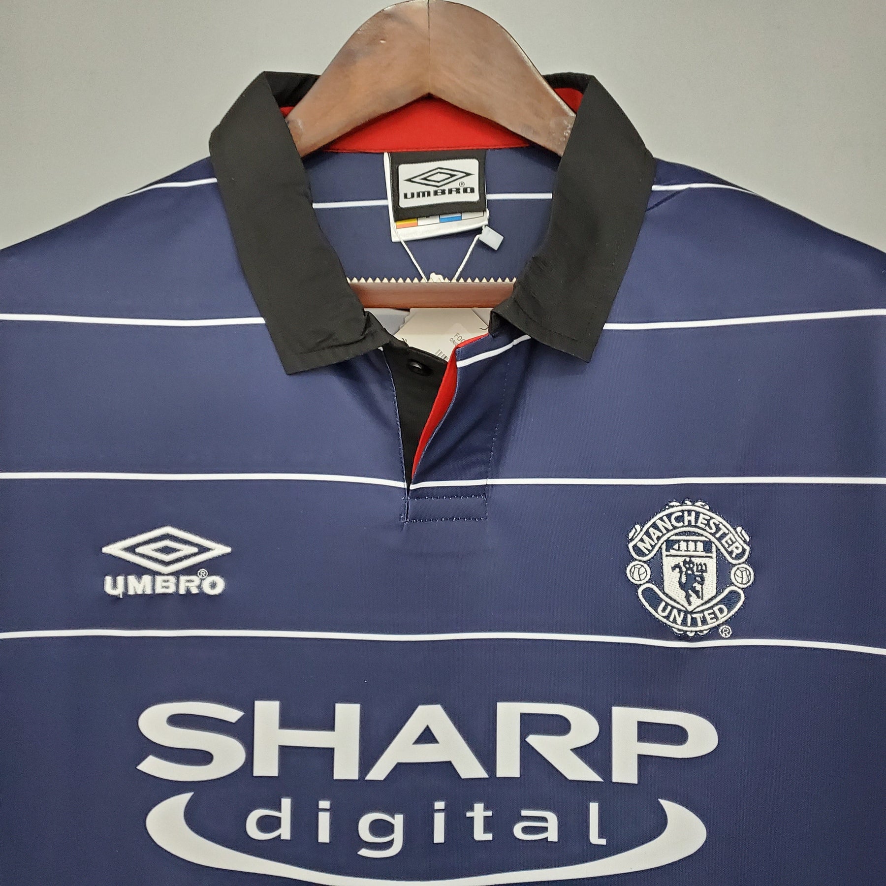 Manchester United Away Jersey 99/00 Retro