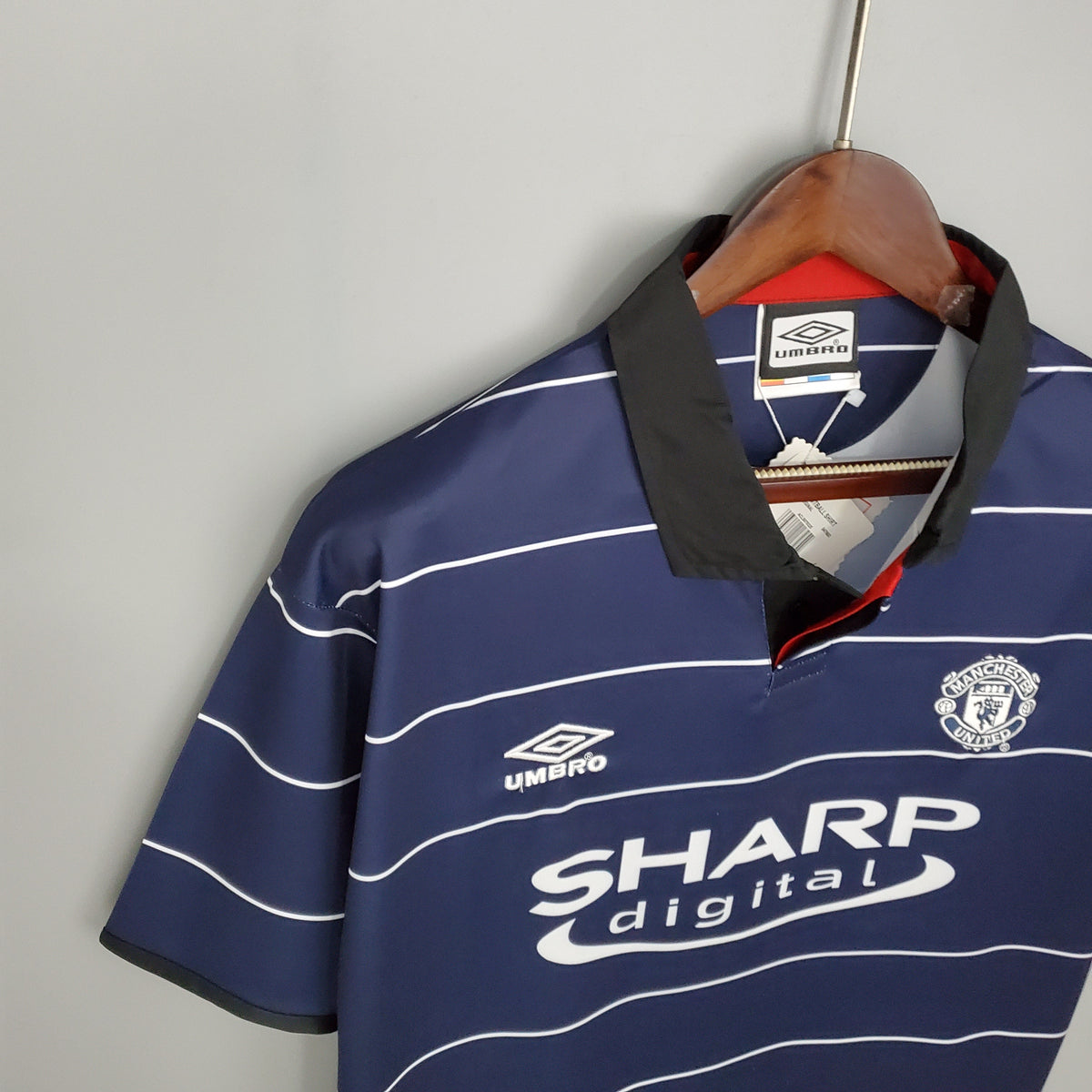 Manchester United Away Jersey 99/00 Retro