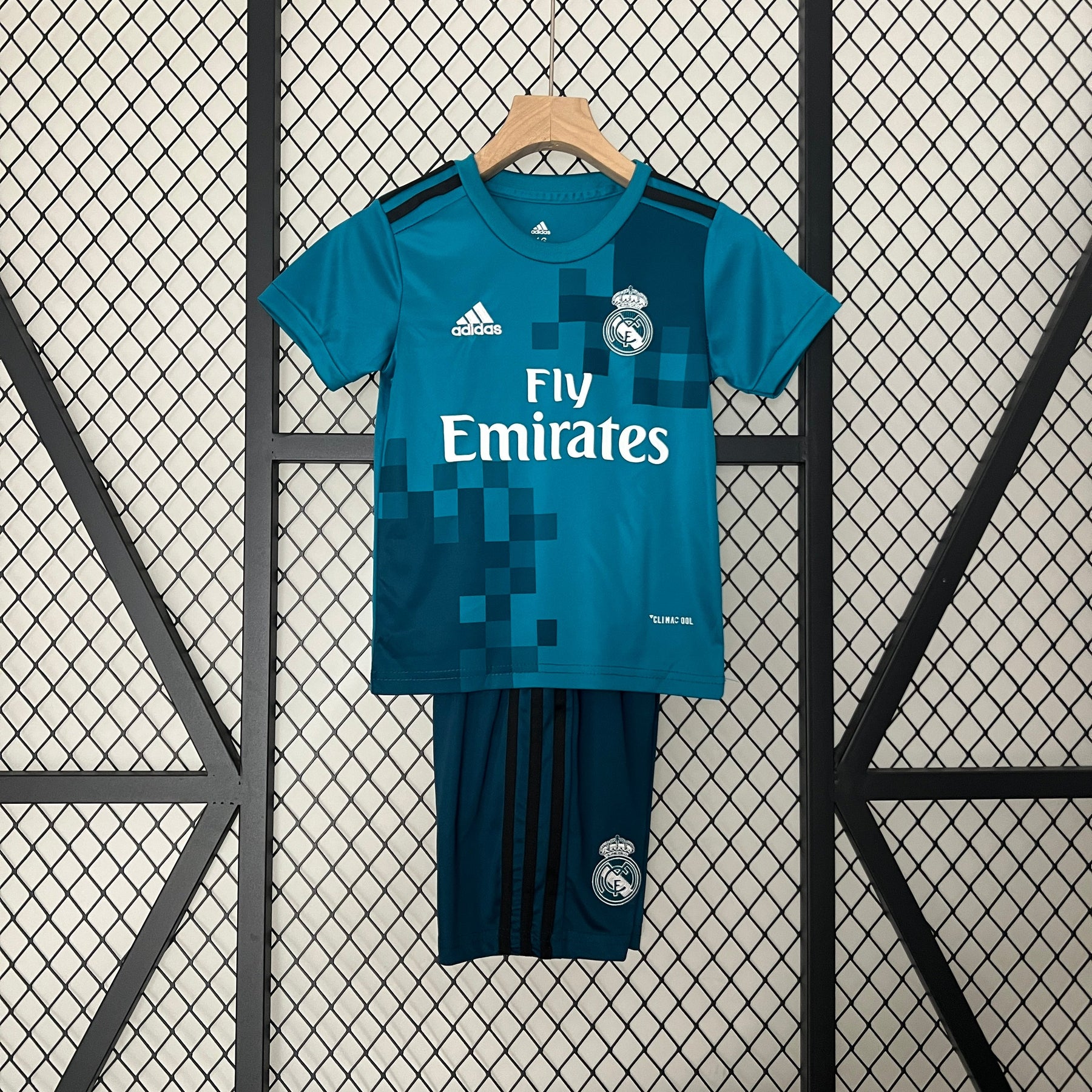 Real Madrid Away 17/18 Kit Kids Retro