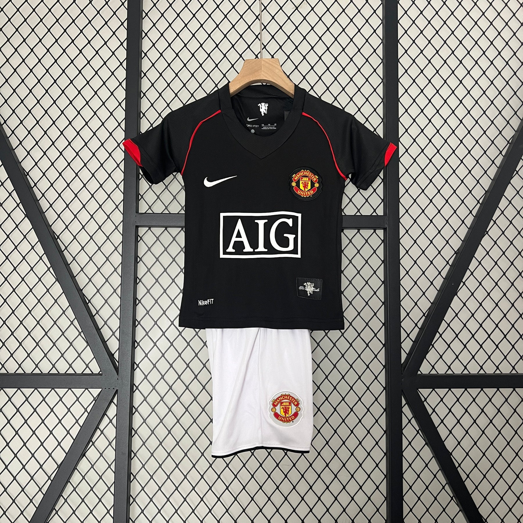 Manchester United Black 07/08 Kit Kids Retro