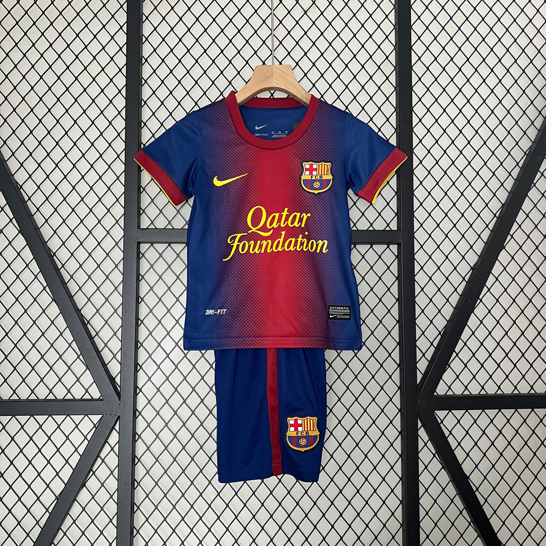 Barcelona Home 12/13 Kit Kids Retro